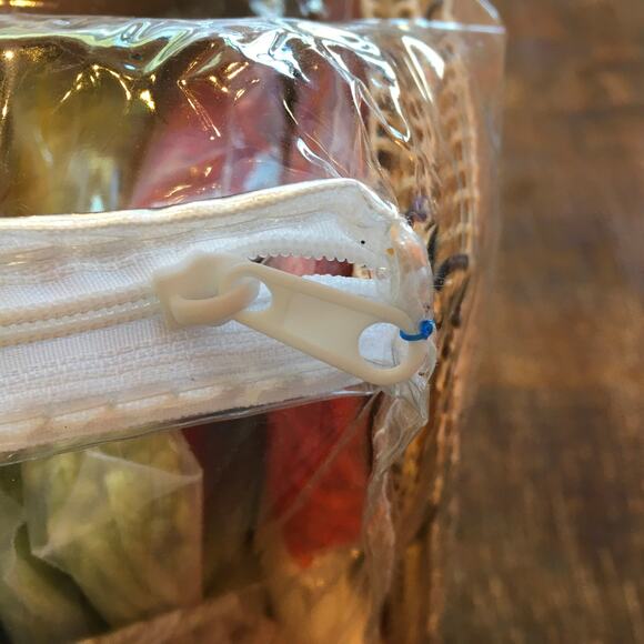 Herrschners Latch Hook Kit 4132061 Romantic Rose Rug Wall Hanging 27 x 40 NEW - Picture 9 of 10